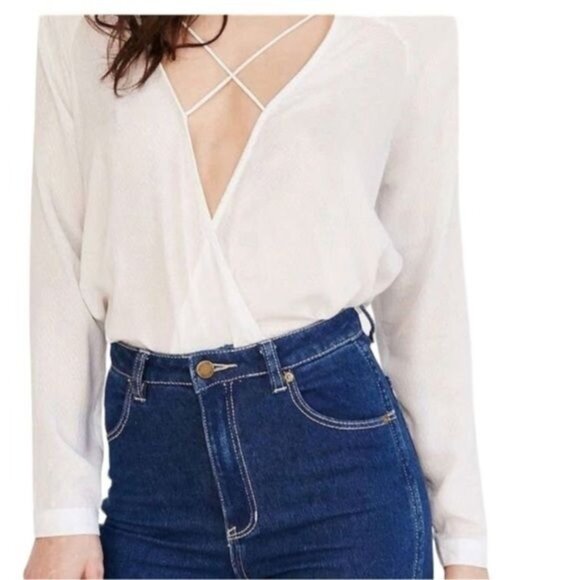 Silence + Noise White Wrap Blouse Womens M V-Neckline Long Sleeve Textured Rayon - Picture 4 of 10